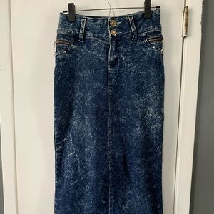 Long Jean Skirt in a size S